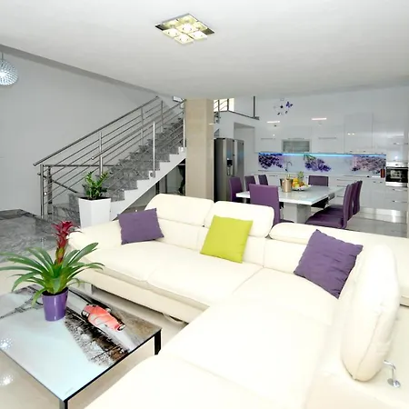 Holiday home Brand New Luxury Villaroof Pool Avbl In Season *