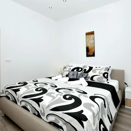 Brand New Luxury Villaroof Pool Avbl In Season Trogir